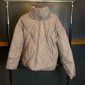 Awesome cream A&F puffer small